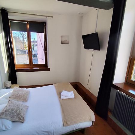 Hotel De La Place Loyettes Kültér fotó