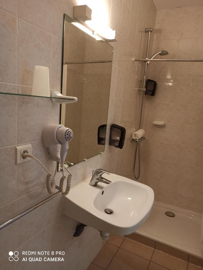 Hotel De La Place Loyettes Kültér fotó