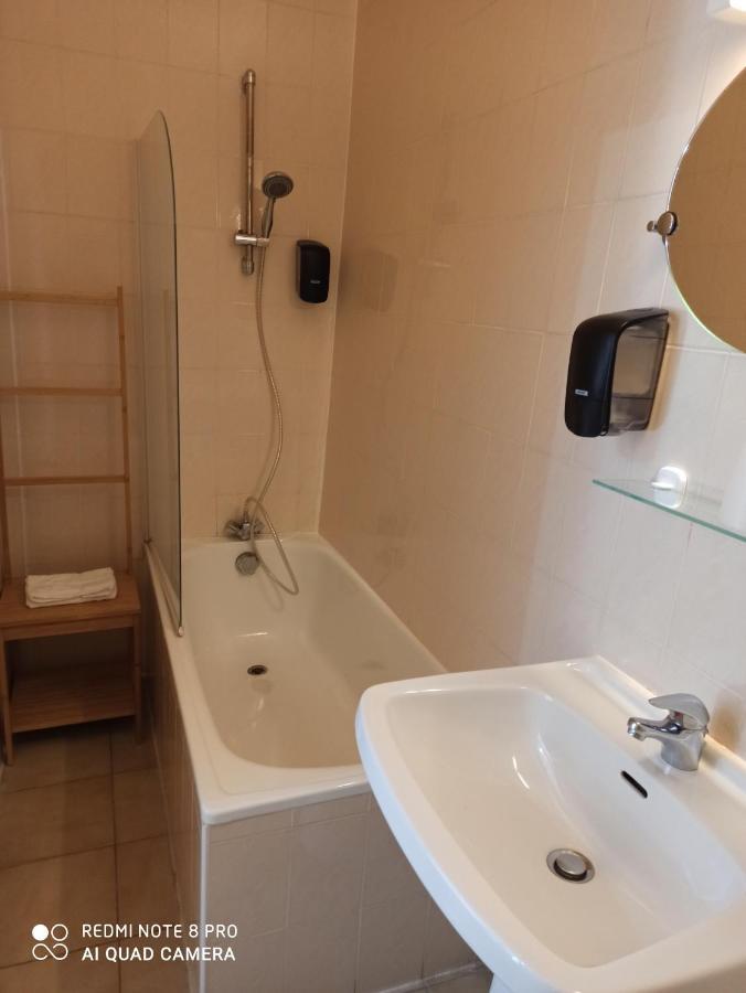 Hotel De La Place Loyettes Kültér fotó