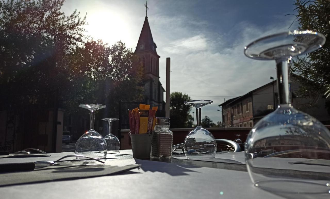 Hotel De La Place Loyettes Kültér fotó
