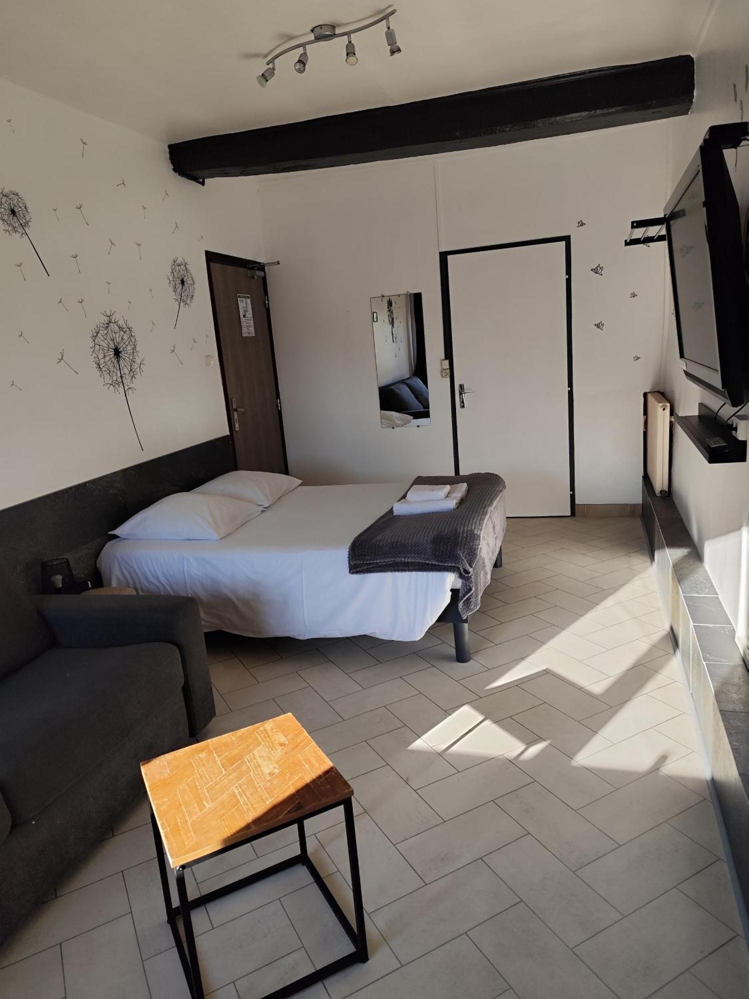 Hotel De La Place Loyettes Kültér fotó