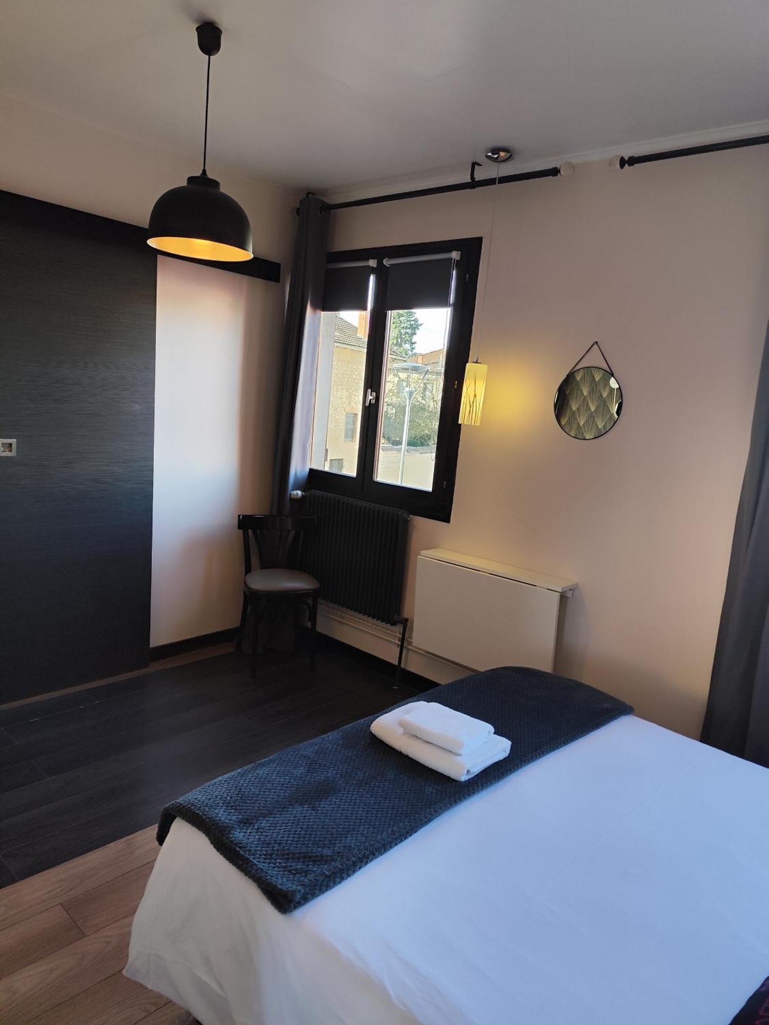 Hotel De La Place Loyettes Kültér fotó